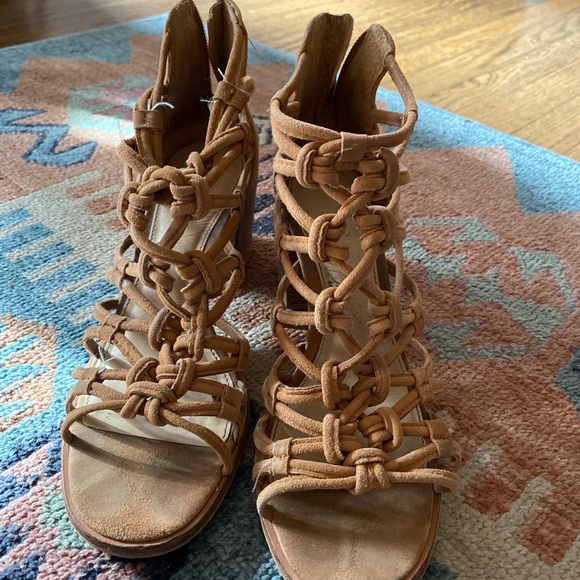 Vince Camuto learher heels - Picture 1 of 2